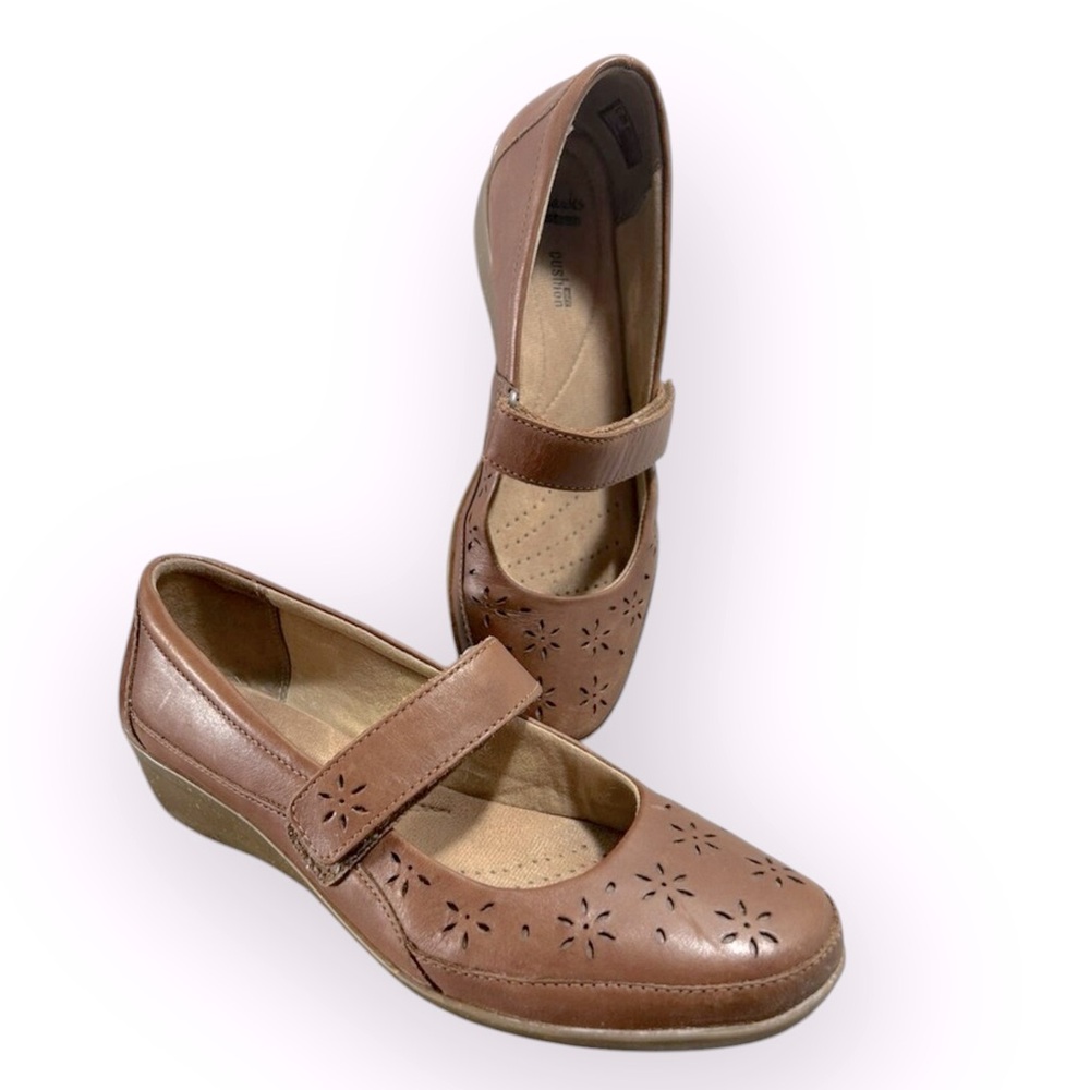Clarks Camel Color Leather Laser-cut Flowers Mary Jane Comfort Shoes Size 8N - Picture 8 of 8